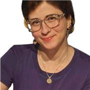 I am an experienced artist and I recently started a my own business where I encourage very young children to explore creativity